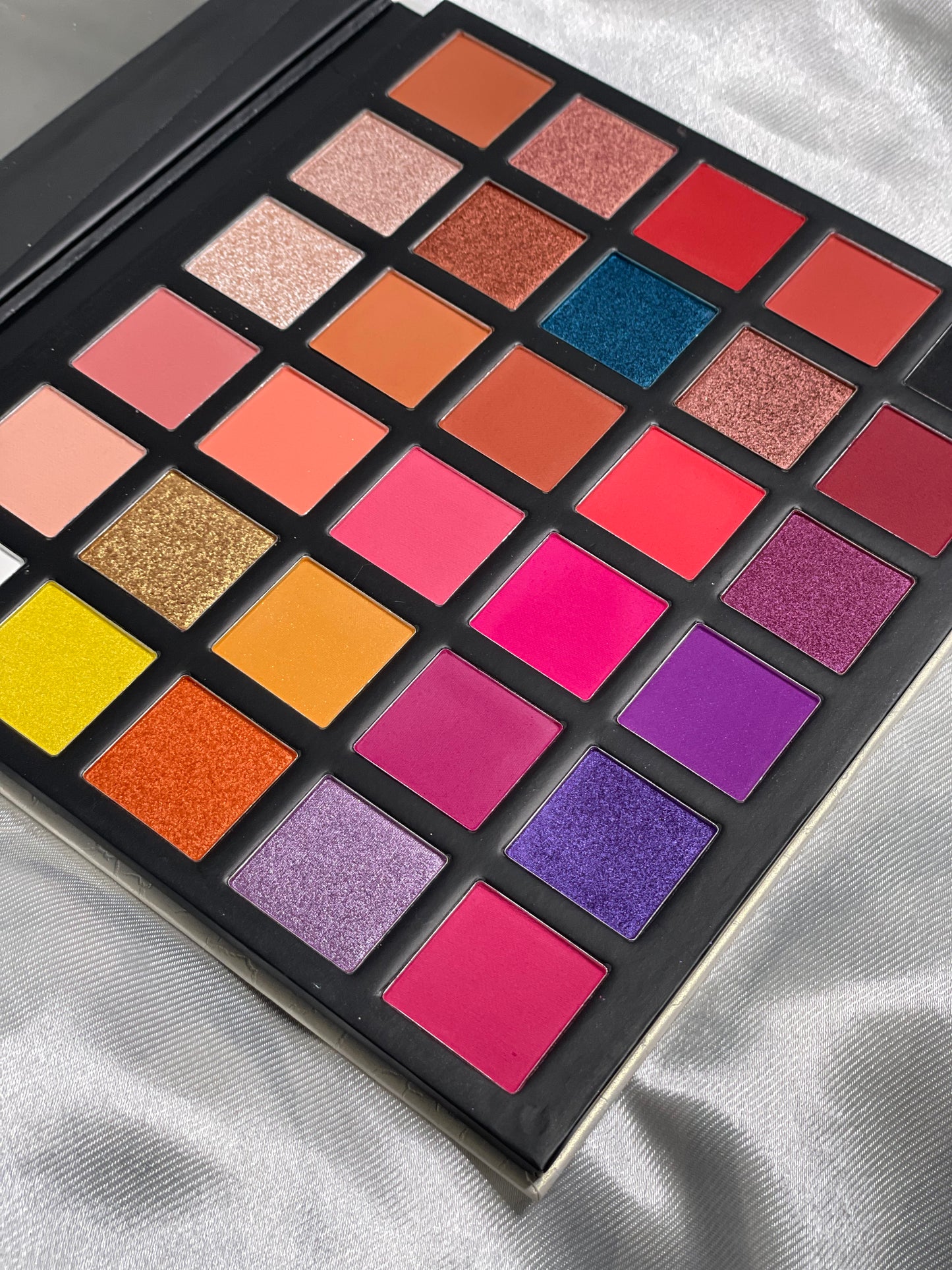 Sunset ๐
eyeshadow palette