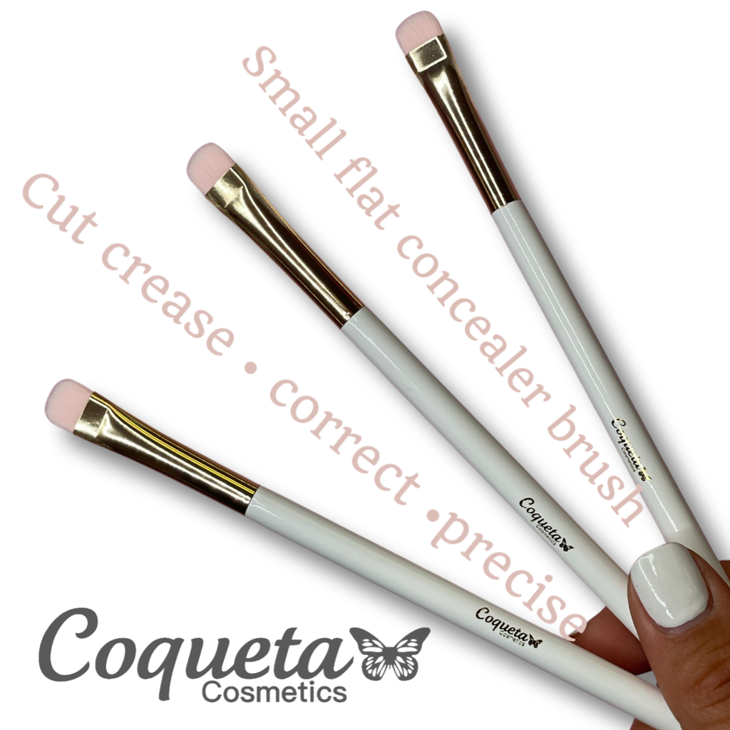 Small flat concealer brush